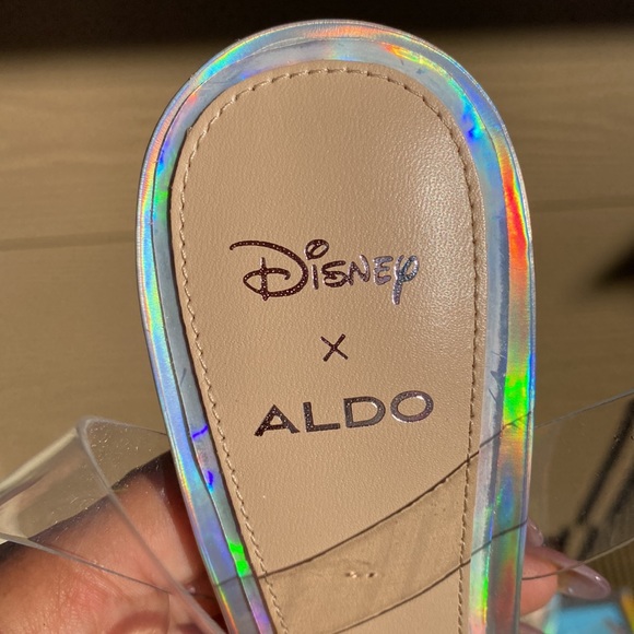 Disney’s x ALDO Cinderella glass slippers - Picture 4 of 5